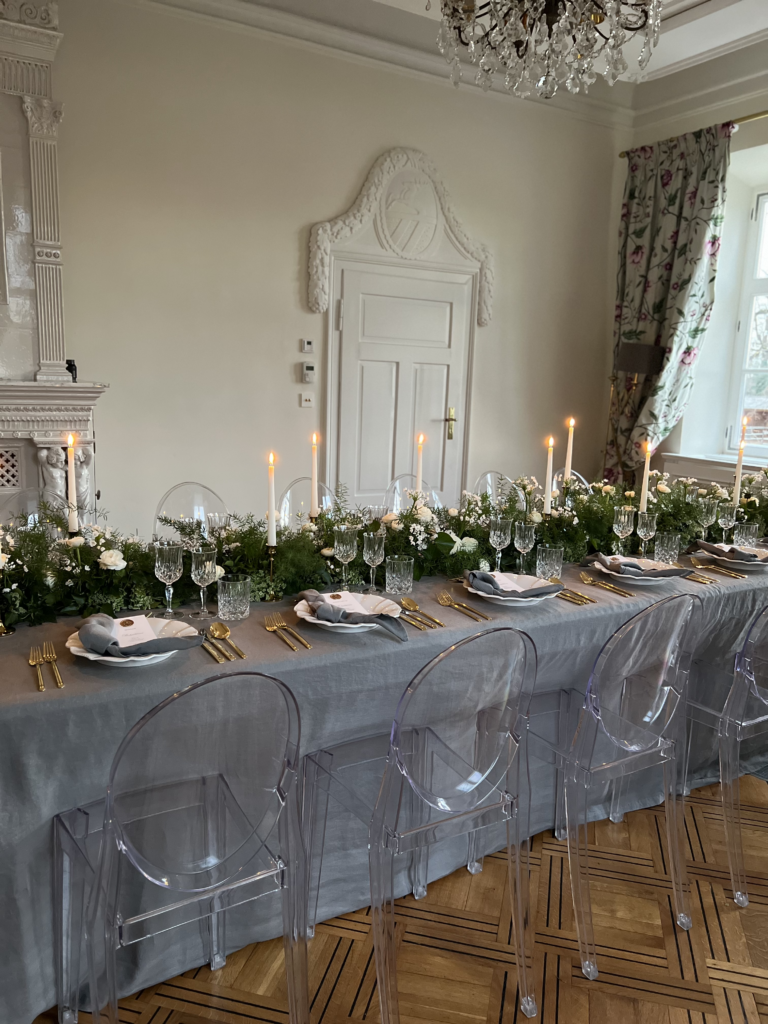 Hochzeitssaal Schloss Freiham. Mit Wedding Table Setting vom Shooting Regency Romance